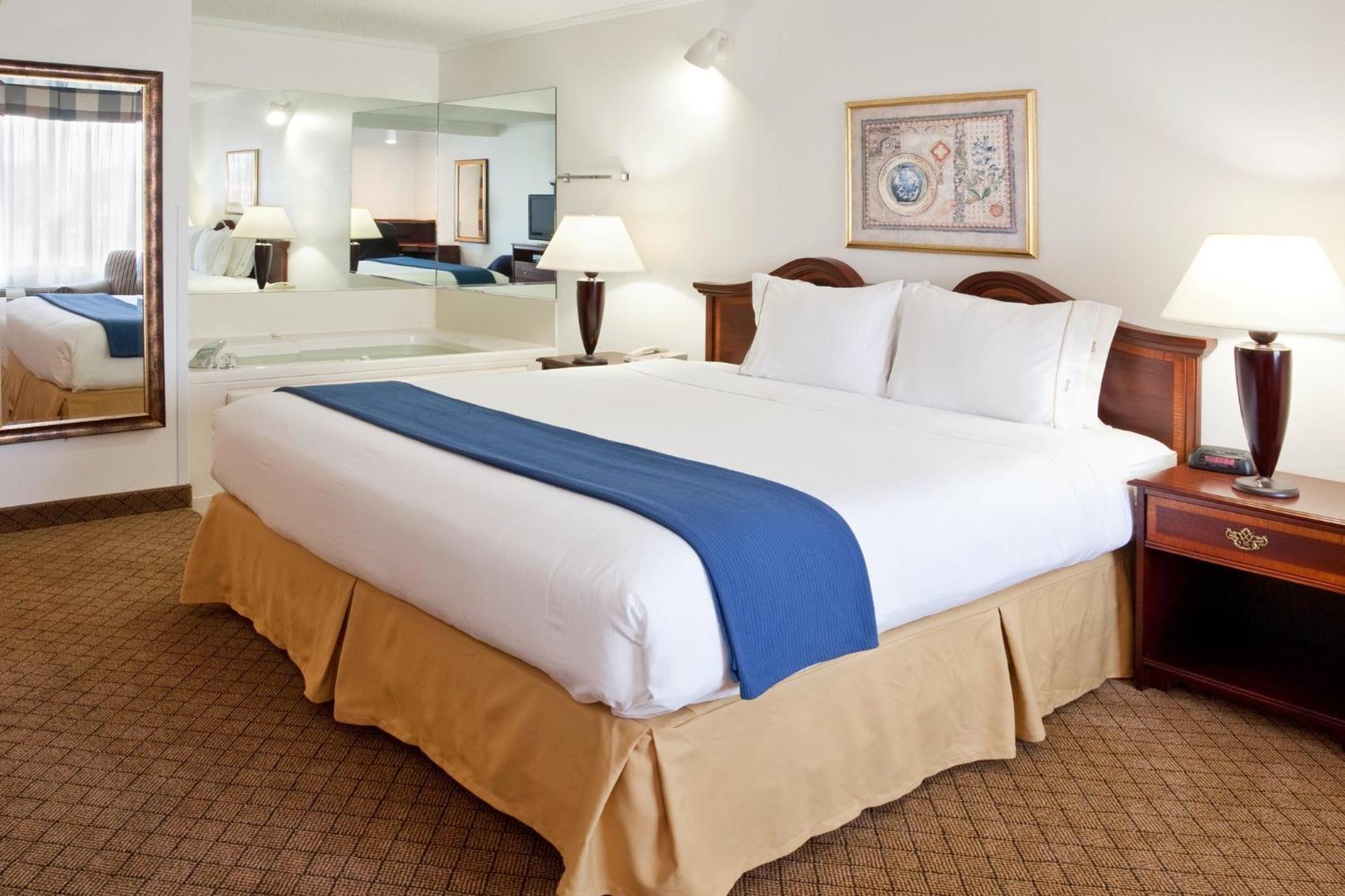 Holiday Inn Express & Suites Alliance By Ihg Extérieur photo